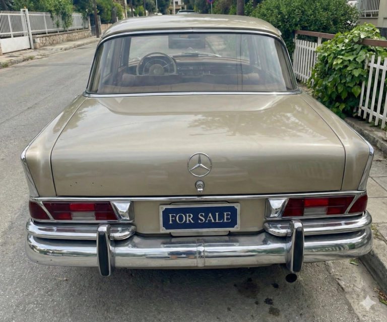Mercedes 220S W111 1964 during restoration at BAULtech Athens