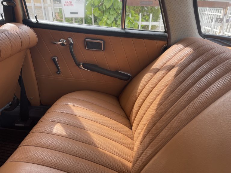 Mercedes 220S W111 1964 during restoration at BAULtech Athens