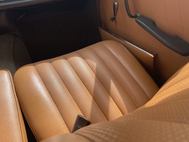 Mercedes 220S W111 1964 during restoration at BAULtech Athens